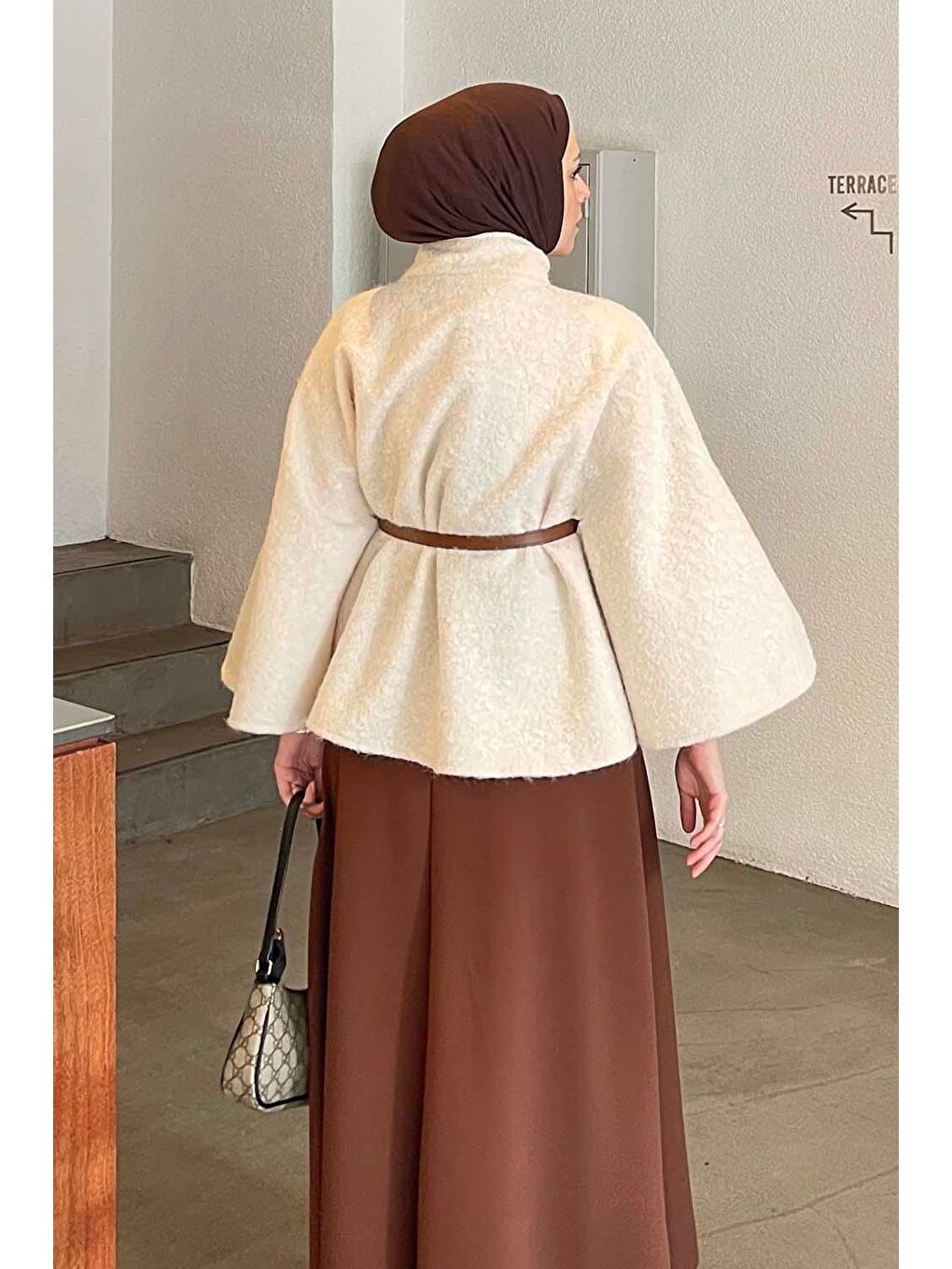 Ekru Hakim Yaka Kemer Detaylı Kaşe Panço Krem-3