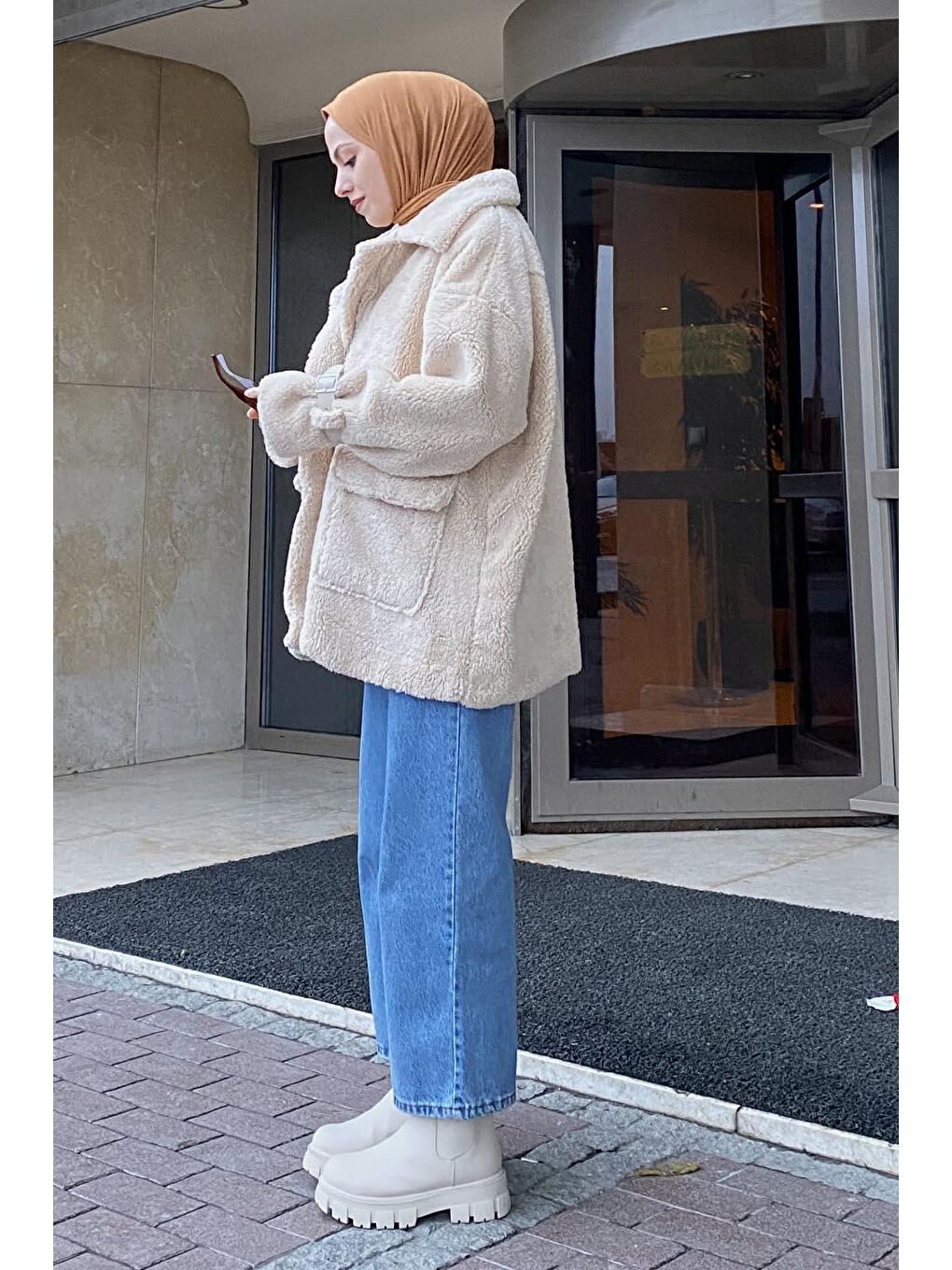 Bej Kol Detaylı Fermuarlı Teddy Mont Taş