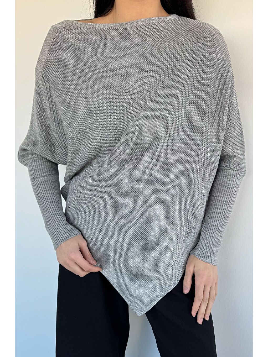Gri Asimetrik Kesim Triko Kazak