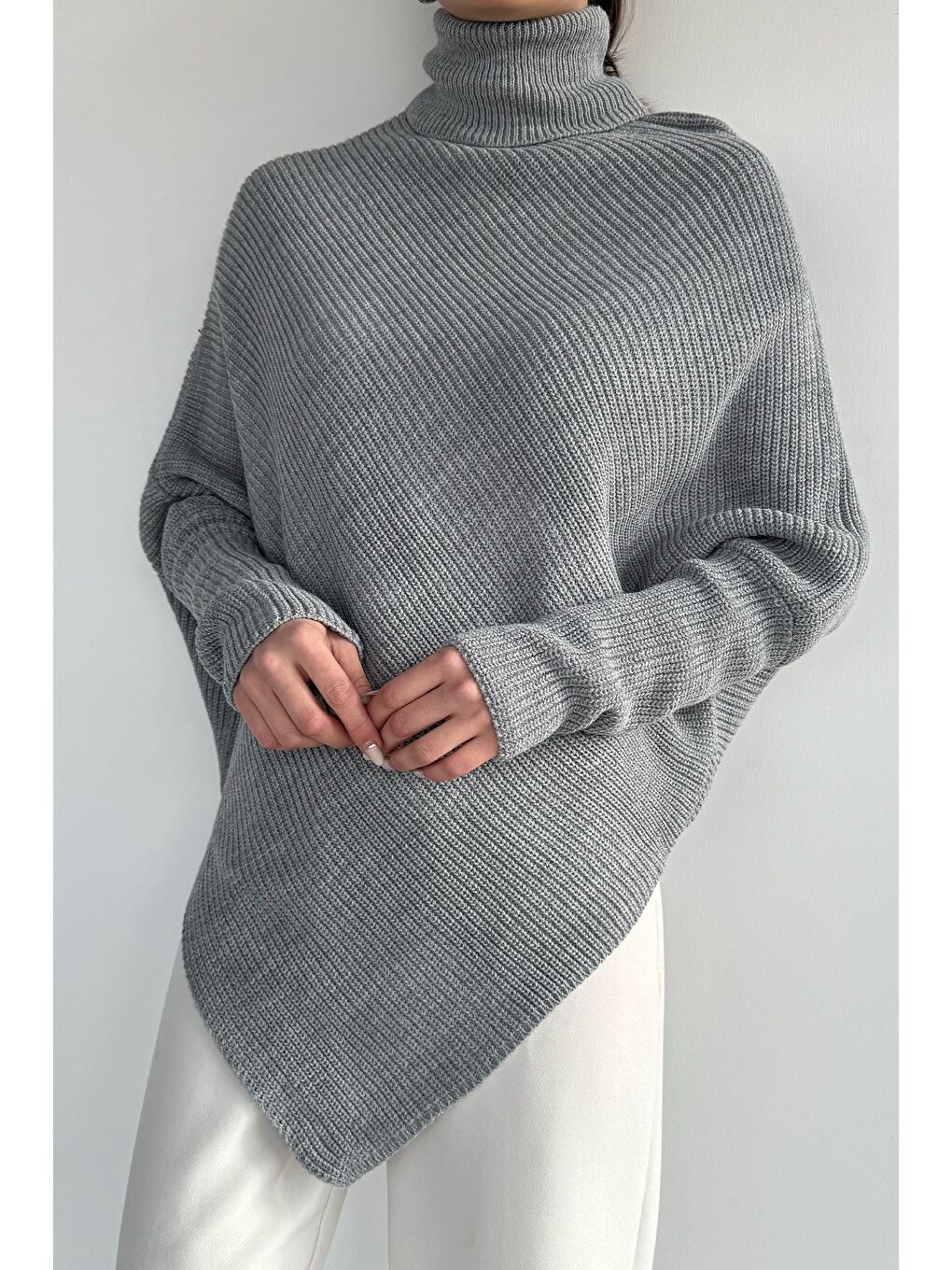 Gri Kadın Boğazlı Triko Kazak