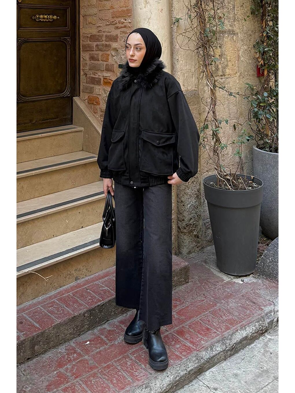 Kürk Yaka Cepli Mont Siyah