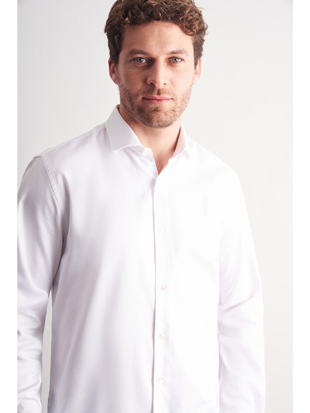 Beyaz Yarım İtalyan Yaka Uzun Kol Premium Slim Fit %100 Pamuk Gömlek 1004255193-3