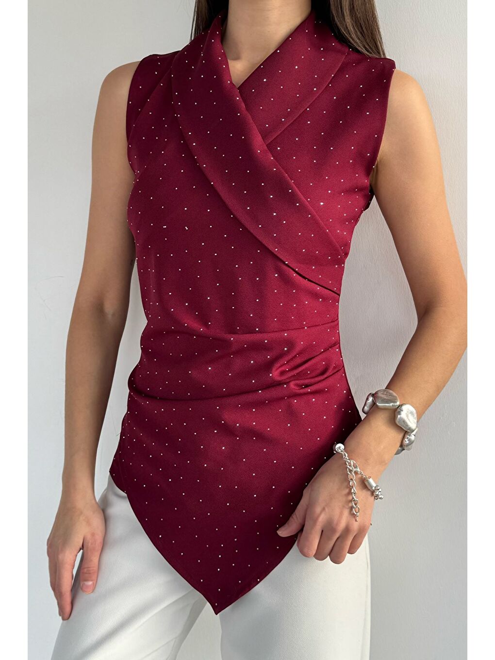 Bordo Kadın Kruvaze Yaka Taşlı Drapeli Asimetrik Kesim Bluz-2