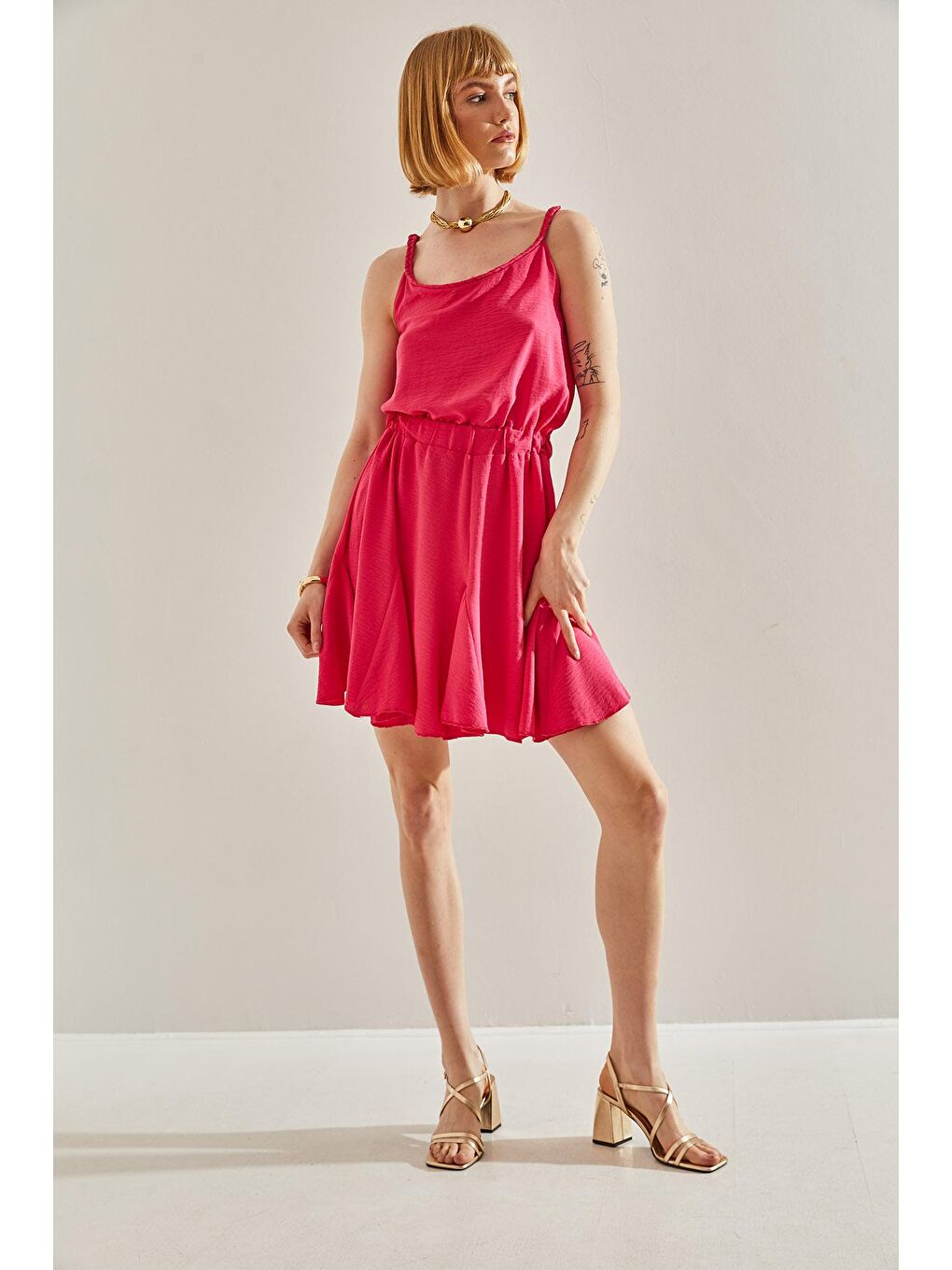 Fuşya Kadın Yakası Örgü Detaylı Etek Ucu Volanlı Askılı Elbise-2