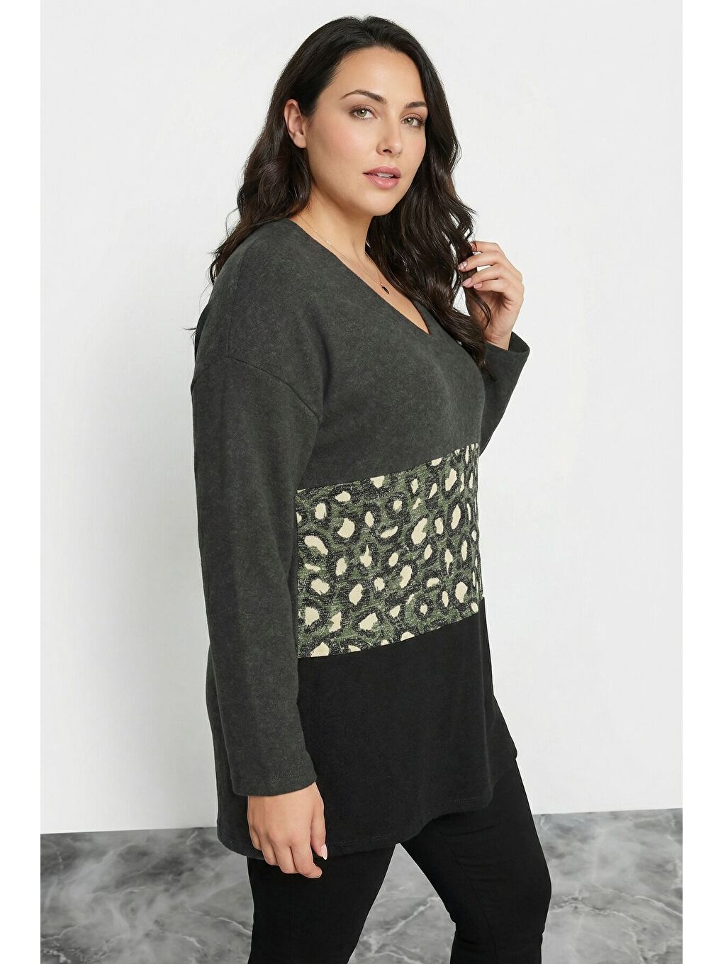 Gri Büyük Beden Renk Bloklu Leopar Desenli Yumoş Kazak 303863-4