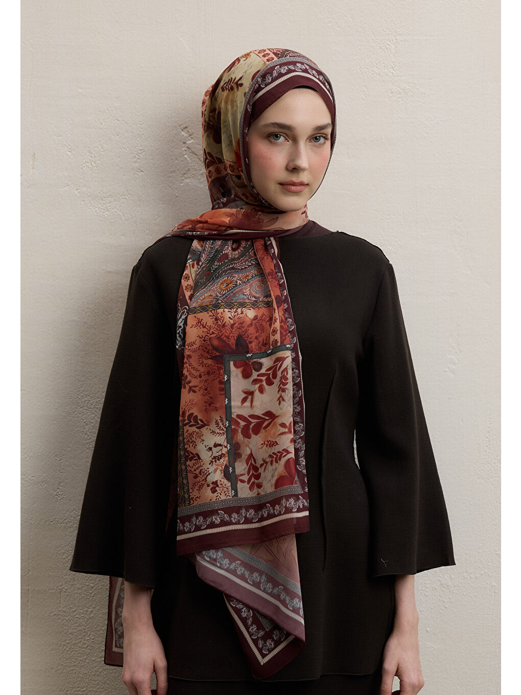 Kahverengi Carına Desen İpek Krep Şal Kiremit