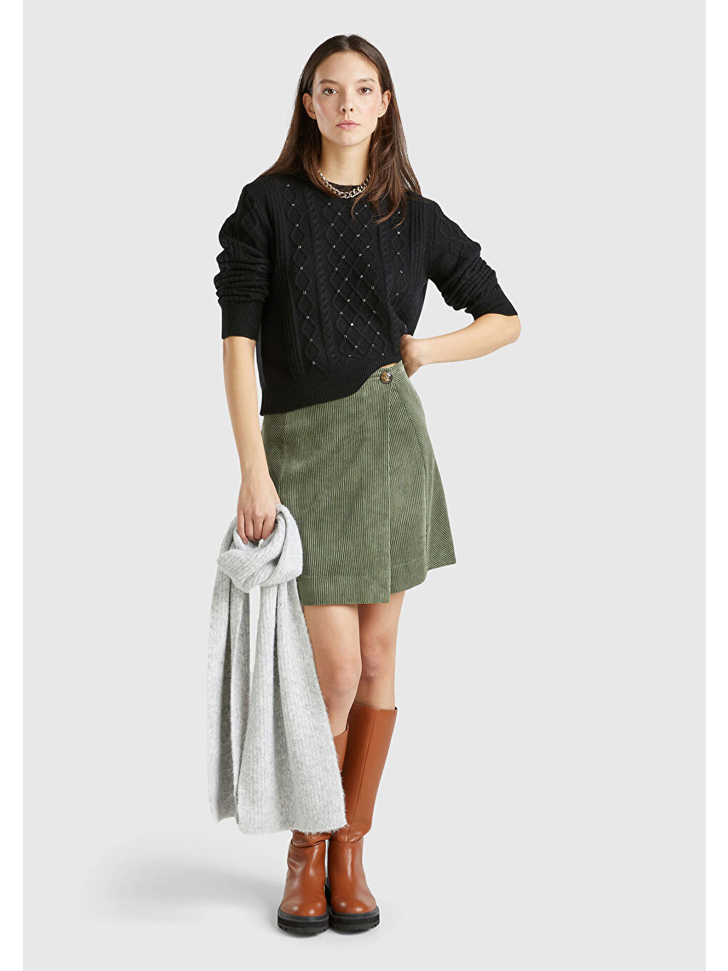 Kadın Siyah Pamuk Ve Yün Karışımlı Örgü Taş Detaylı Yuvarlak Yaka Kazak