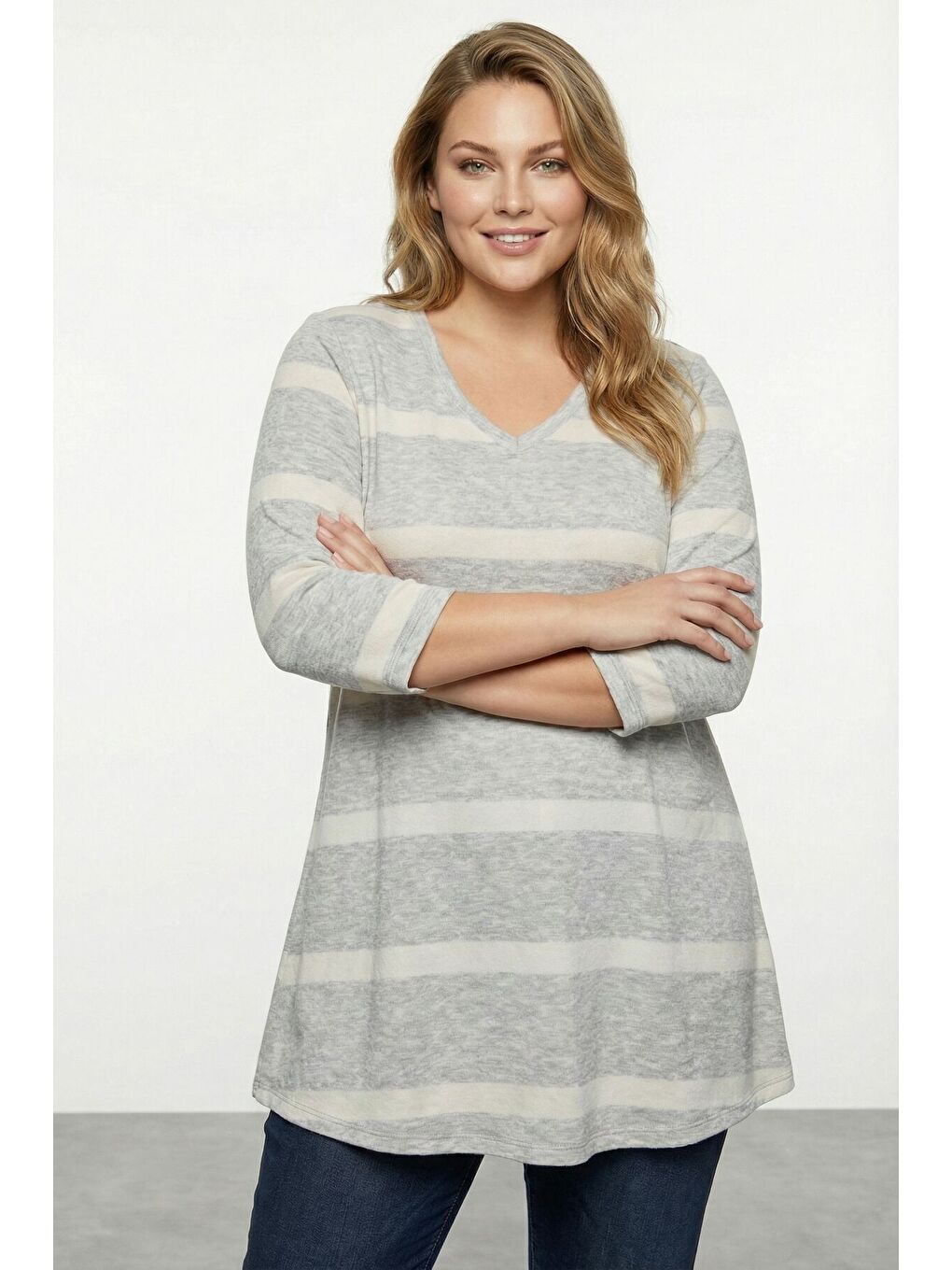 Gri Büyük Beden V Yaka Eteği Bollaşan Çizgili Uzun Bluz 304028-1