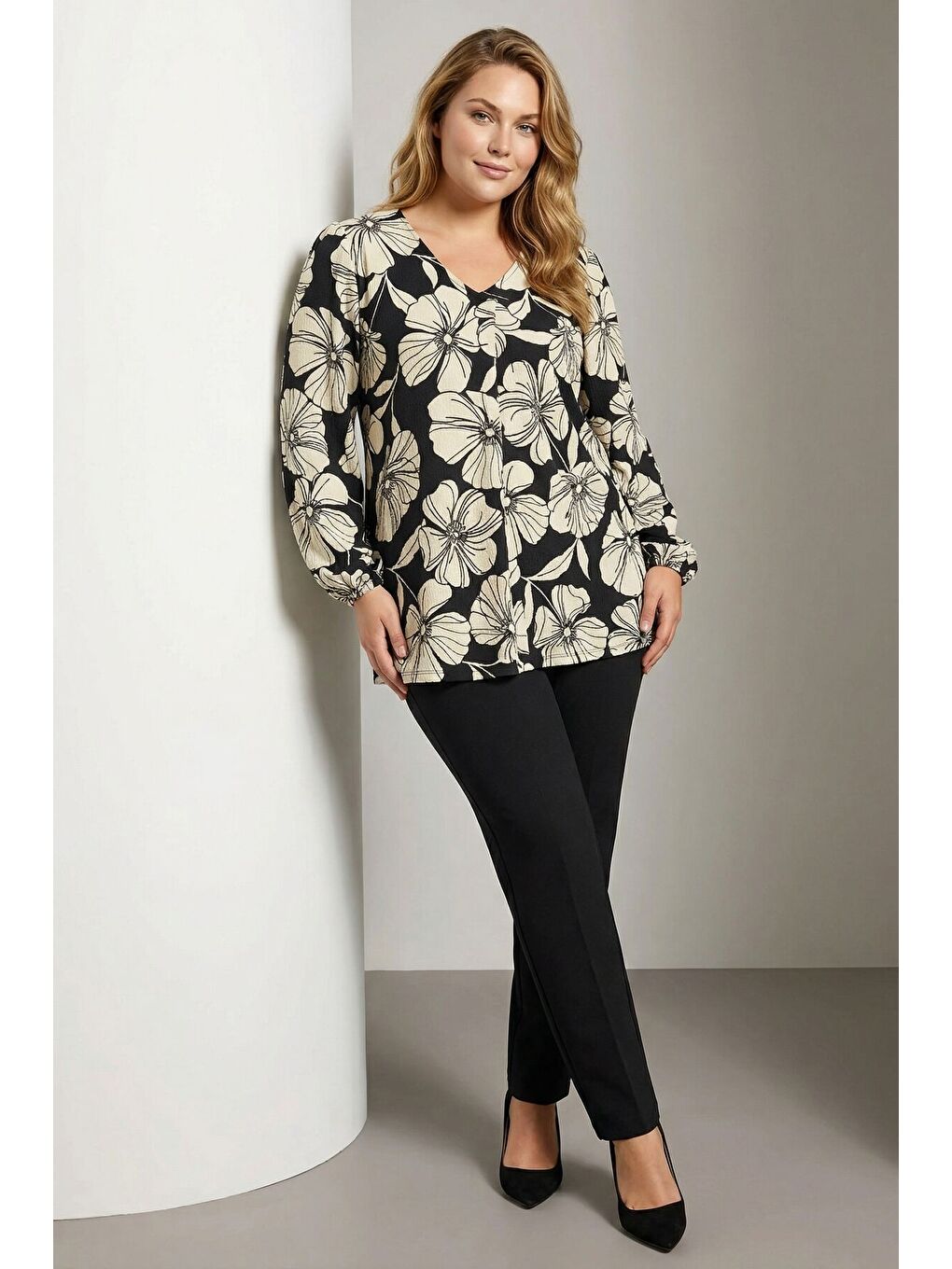 Beyaz Büyük Beden Siyah Krem Kontrast Çiçek Desenli Jersey Krep Bluz 615820-1