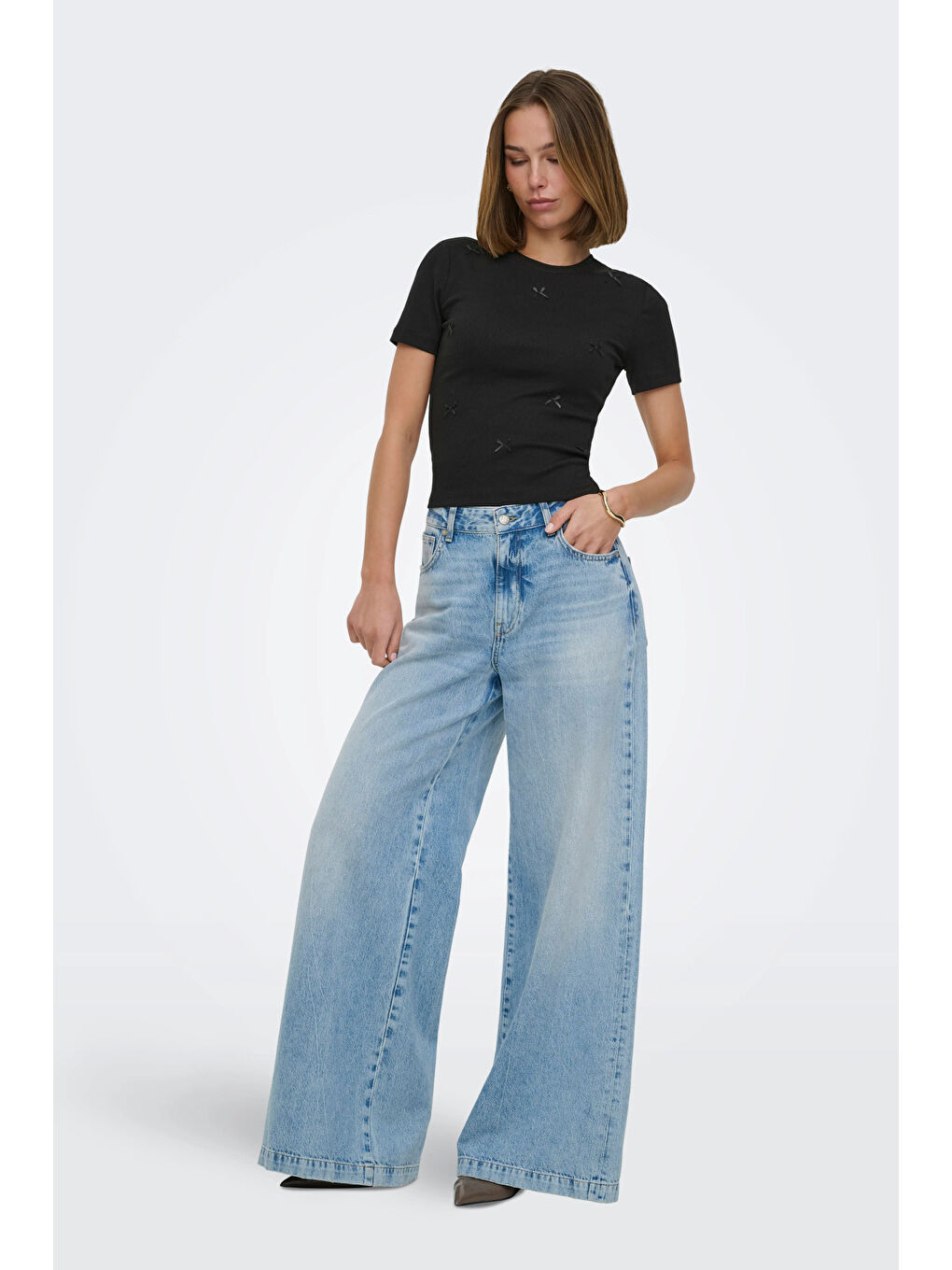 Siyah Onlfemke Pamuklu Slim Fit Fiyonk Detaylı Bisiklet Yaka T Shirt 15369336-1