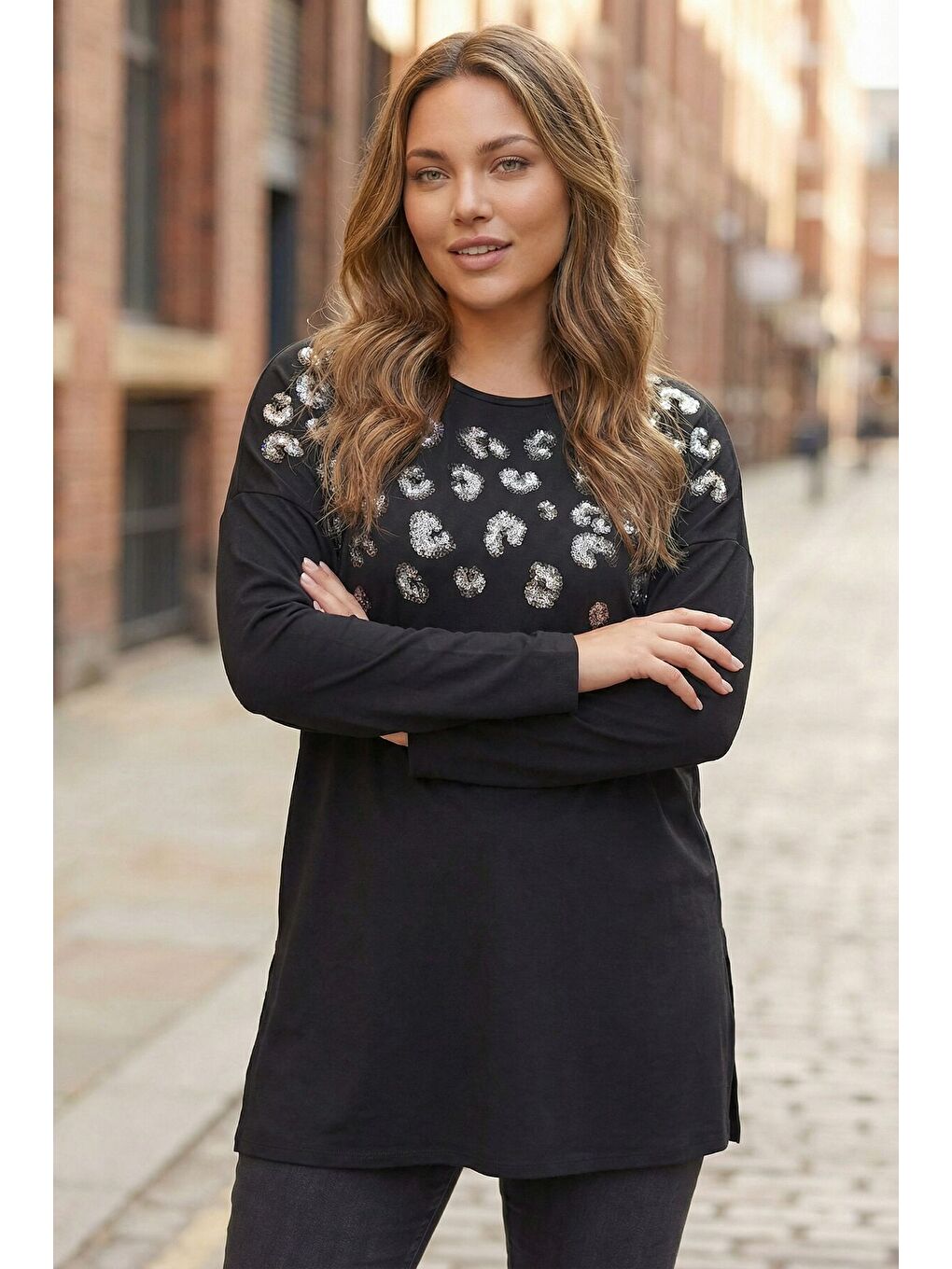 Büyük Beden Siyah Leopar Desenli Payetli Uzun Kollu Bluz 323079-1