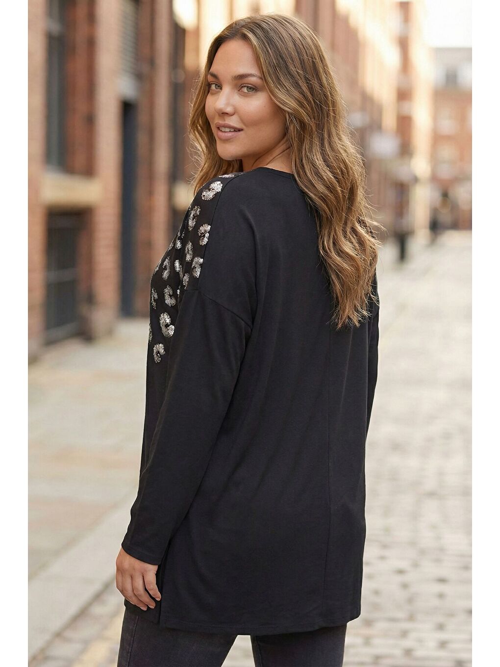 Büyük Beden Siyah Leopar Desenli Payetli Uzun Kollu Bluz 323079-7