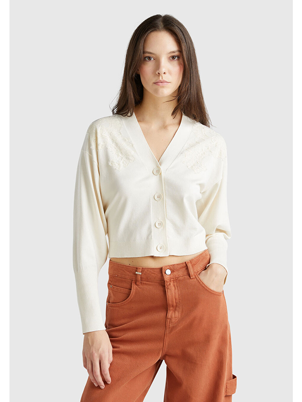 Kadın Beyaz Viskoz Karışımlı Önü Dantel Detaylı Yüksek Manşet Hırka-1