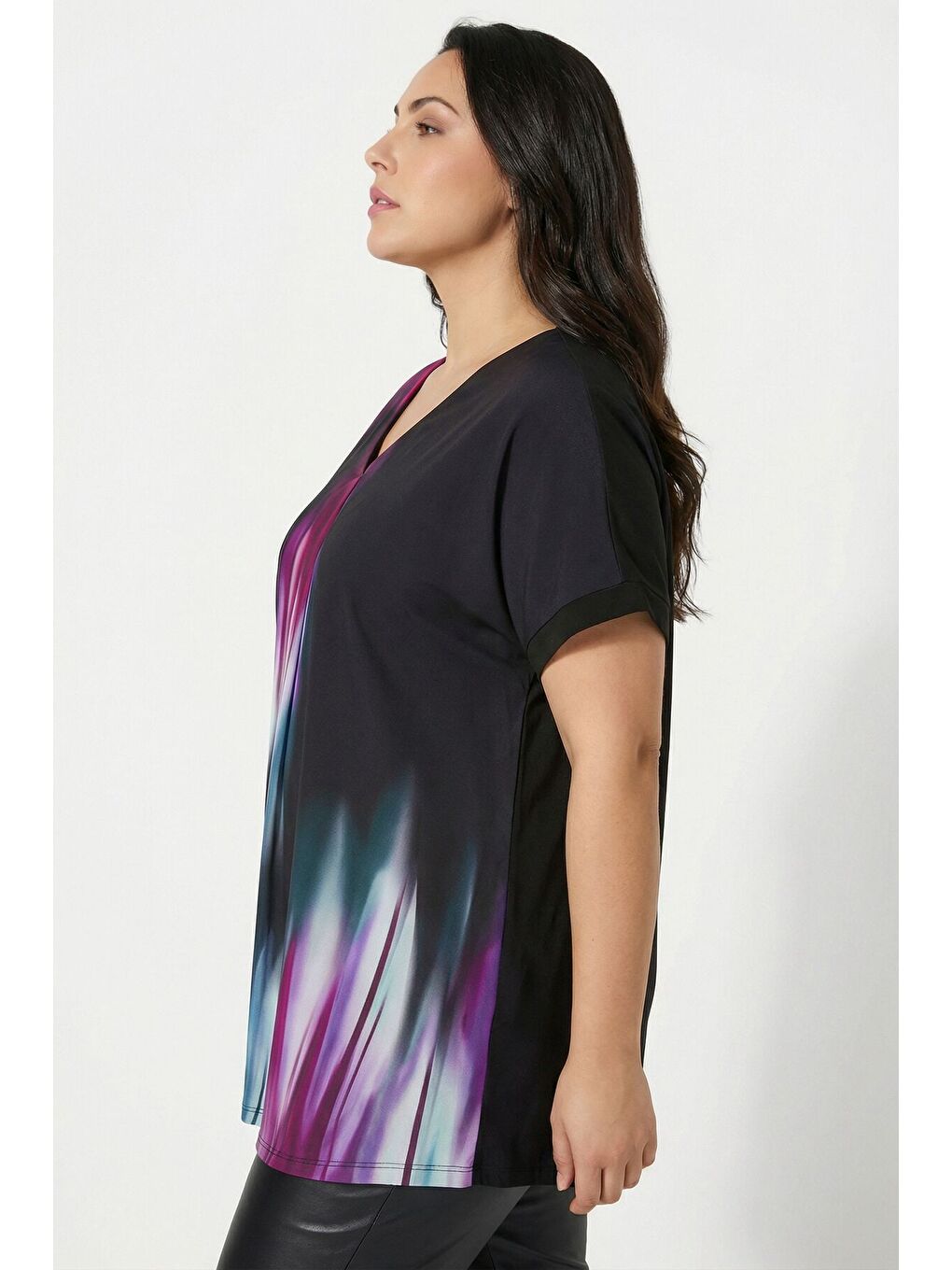 Büyük Beden Siyah Pembe Soyut Desenli V Yaka Bluz 616438-6