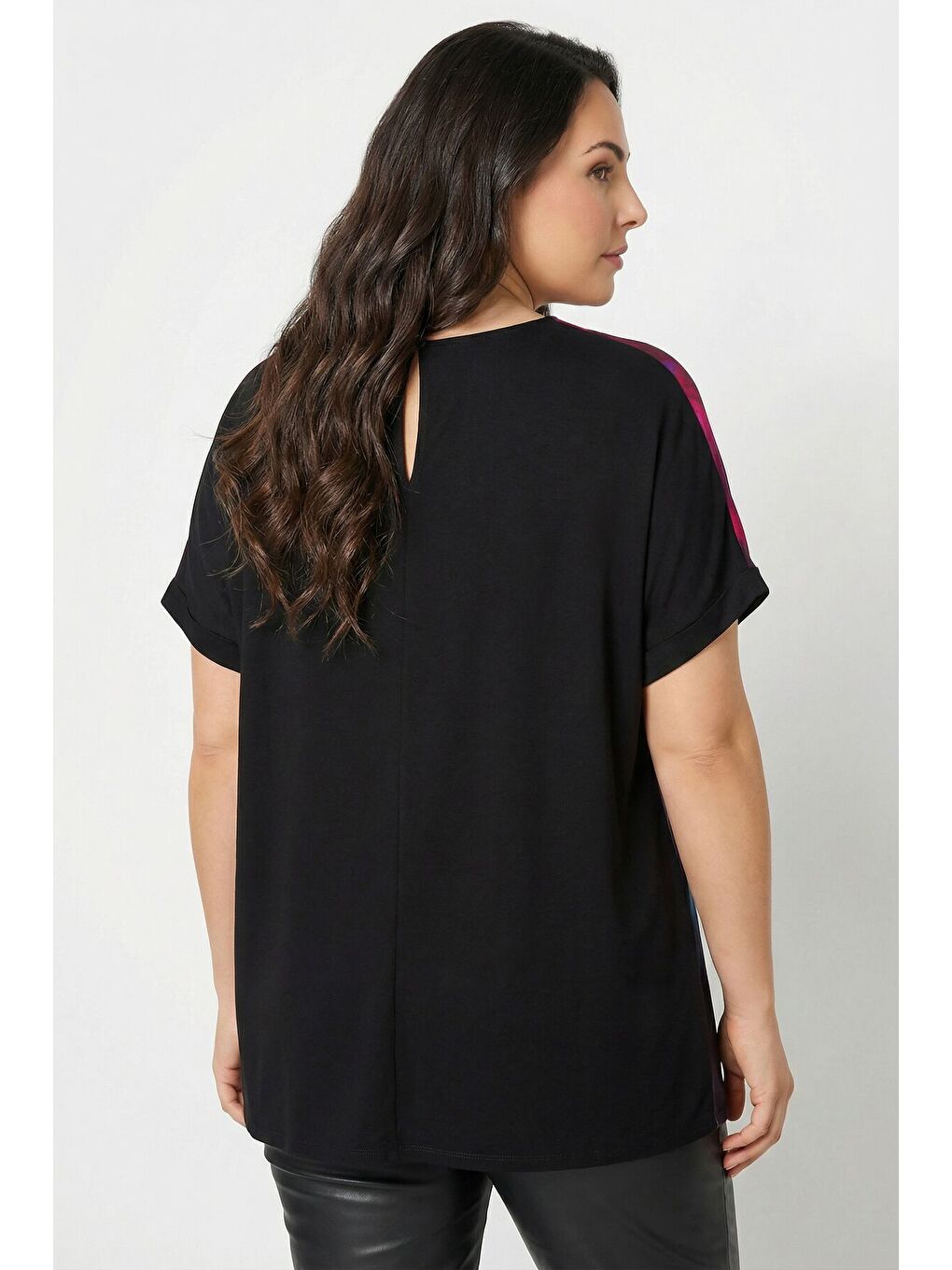 Büyük Beden Siyah Pembe Soyut Desenli V Yaka Bluz 616438-7