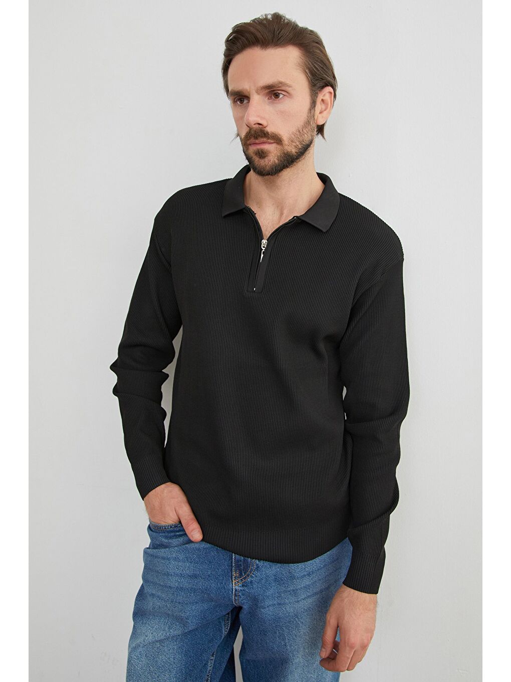 Siyah Fitilli Yarım Fermuarlı Triko Kazak