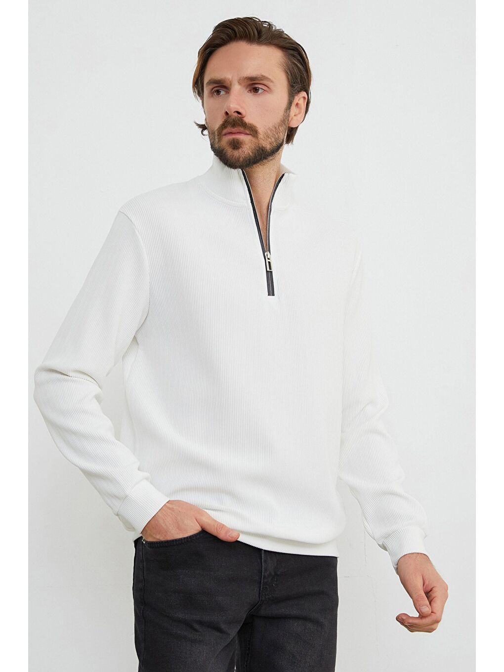 Beyaz Fitilli Yarım Fermuarlı Büyük Beden Sweatshirt