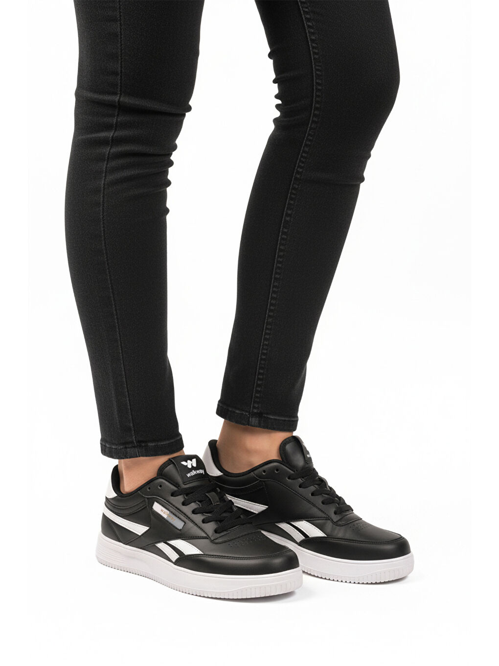 Siyah Beyaz Bağcıklı Hafif Cilt Unisex Spor Ayakkabı Marlow G