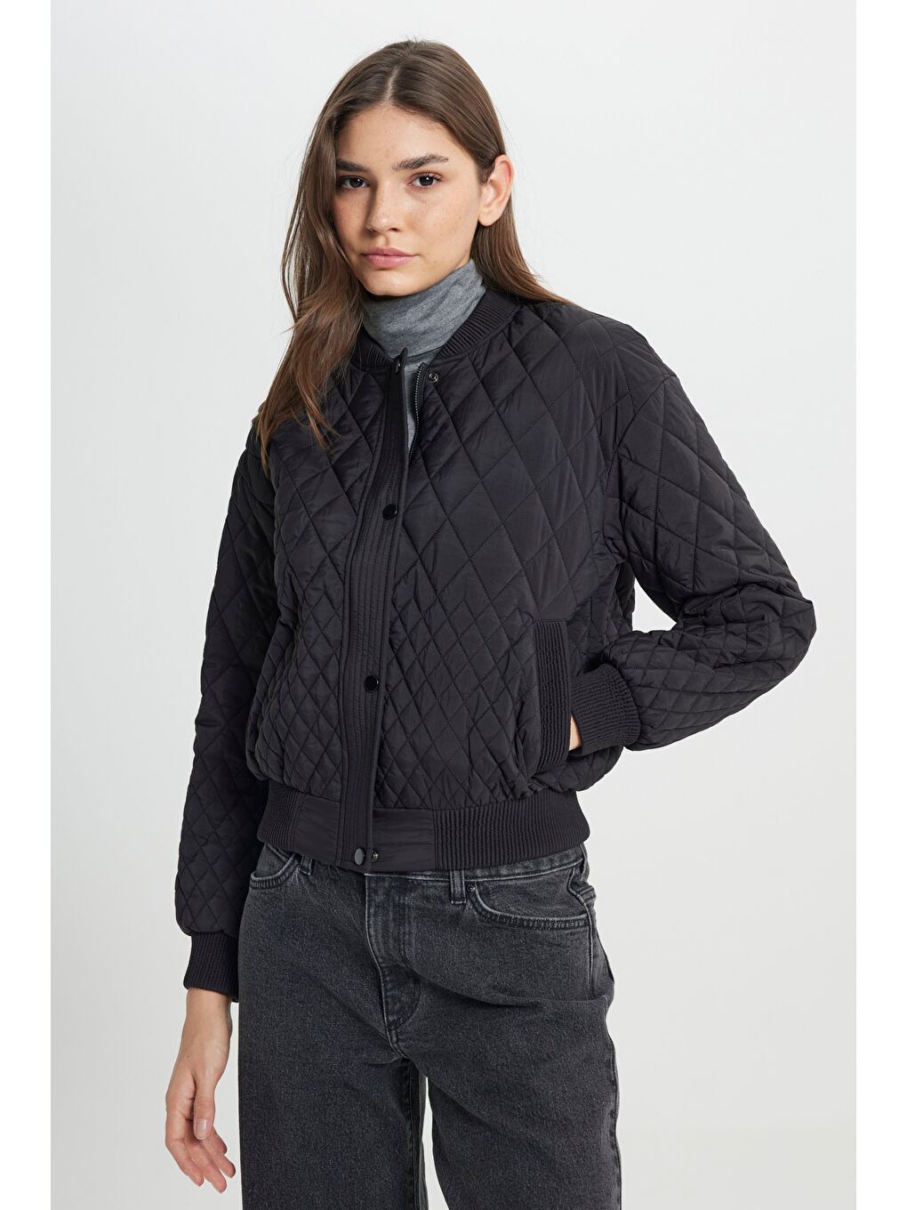 Loose Fit Rahat Kesim Kapitone Detaylı Siyah Bomber Ceket