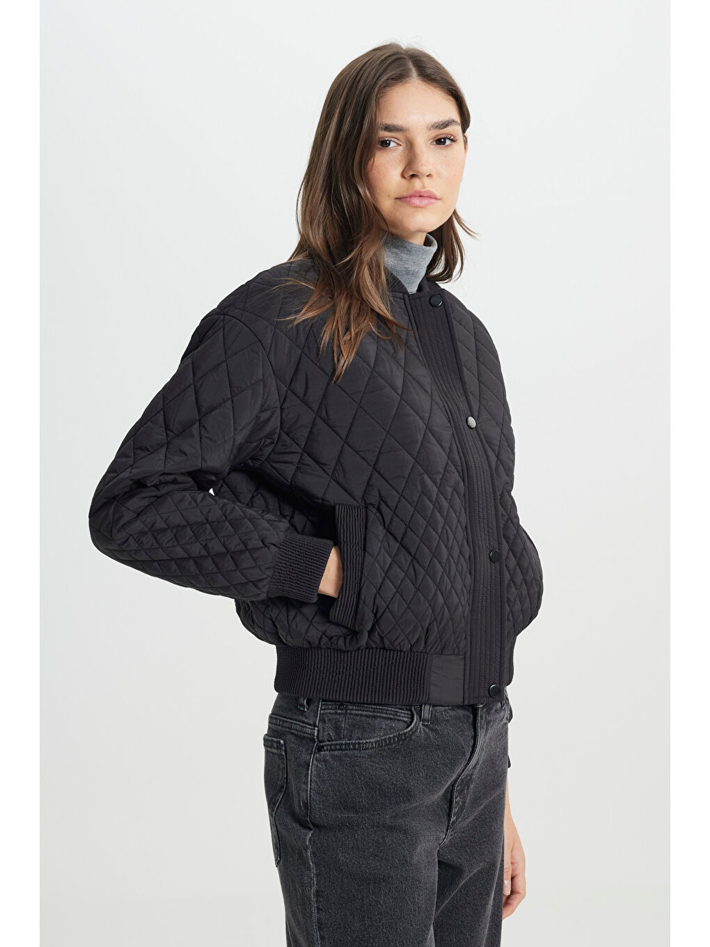 Loose Fit Rahat Kesim Kapitone Detaylı Siyah Bomber Ceket-1