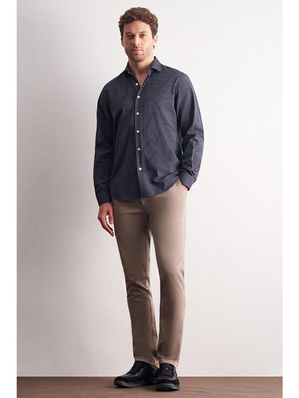 Lacivert - Beyaz Yarım İtalyan Yaka Çizgili Desen Uzun Kol Slim Fit Pamuklu Gömlek 1004255179-1