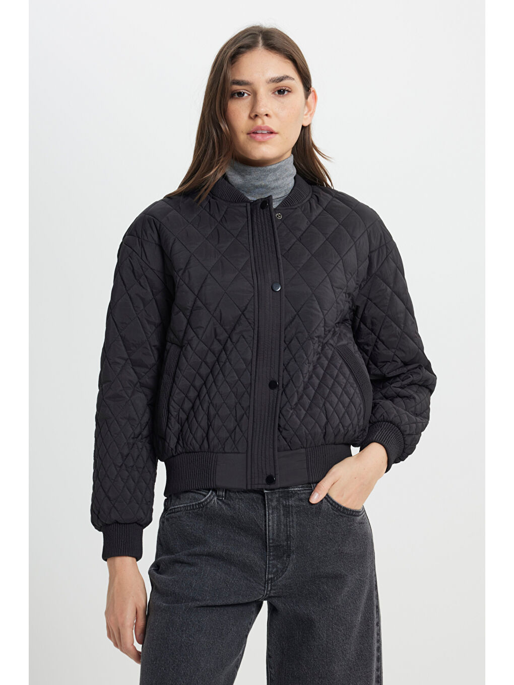 Loose Fit Rahat Kesim Kapitone Detaylı Siyah Bomber Ceket-2