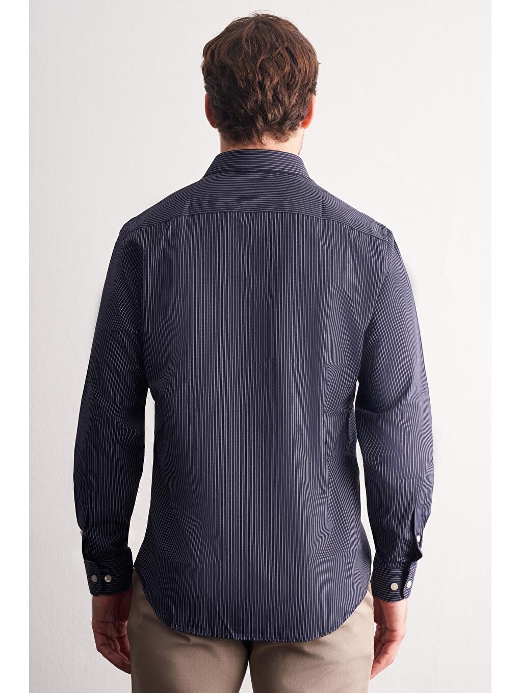 Lacivert - Beyaz Yarım İtalyan Yaka Çizgili Desen Uzun Kol Slim Fit Pamuklu Gömlek 1004255179-4