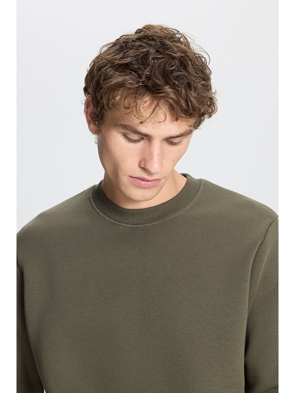 Erkek Haki Standart Fit Normal Kesim İçi Polarlı Bisiklet Yaka Sweatshirt-3