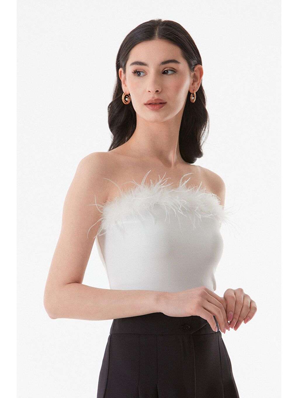 Ekru Basic Tüylü Straplez Crop Bluz