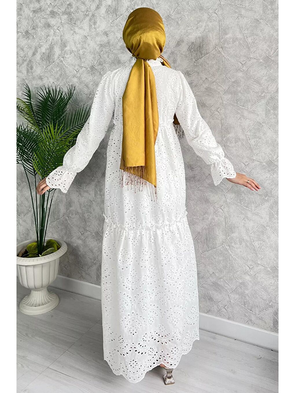 Ekru Yaka Bağlamalı Fistolu Tesettür Uzun Elbise-3