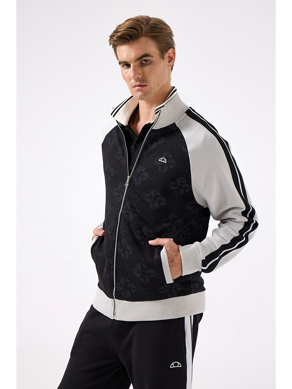 Siyah Logolu Pamuk Karışımlı Regular Fit Dik Yaka Fermuarlı Sweat 5SM1357-BK