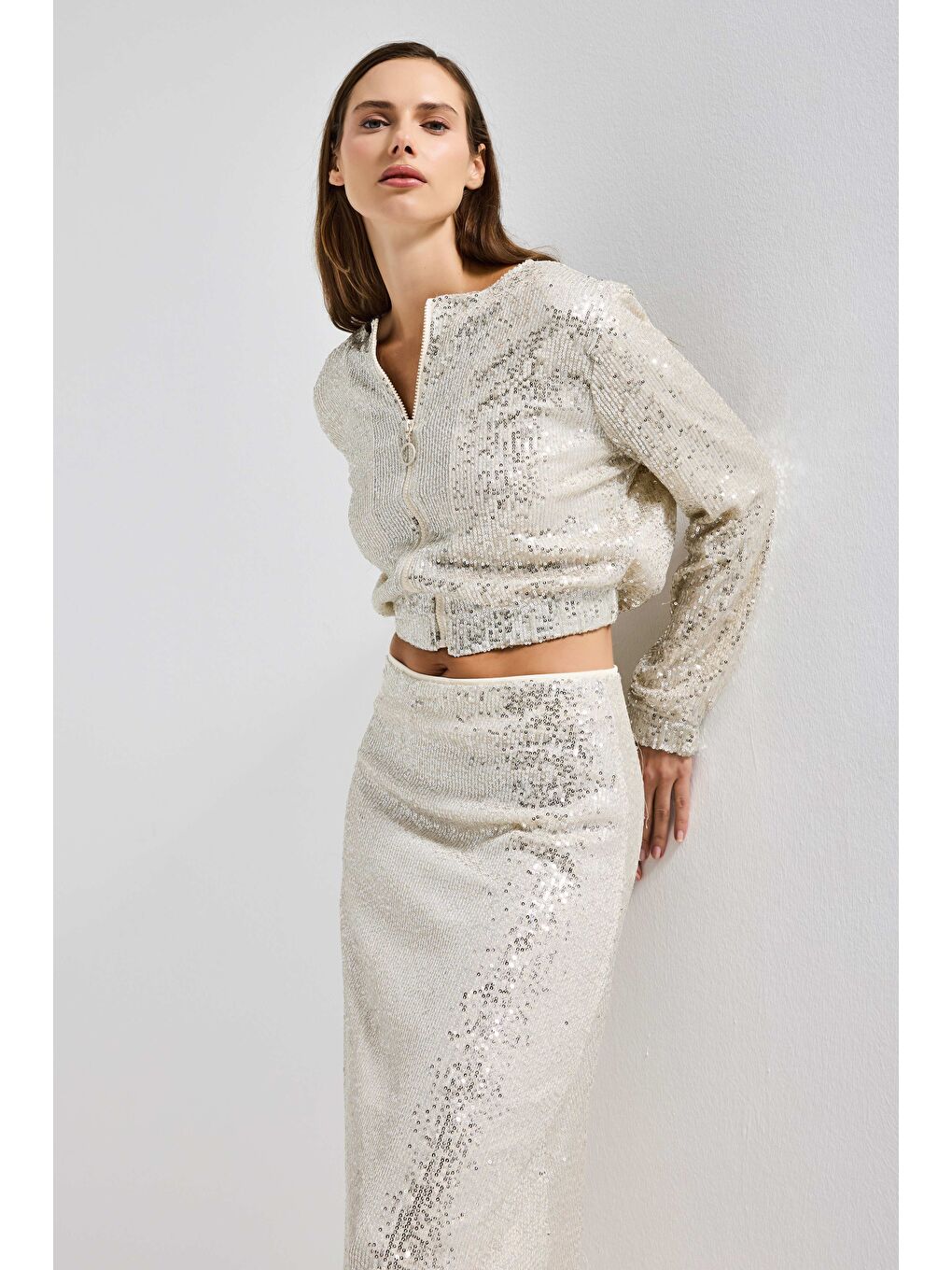 Kadın Ekru Pul Payet Detaylı Tasarım Fermuarlı Ceket-3