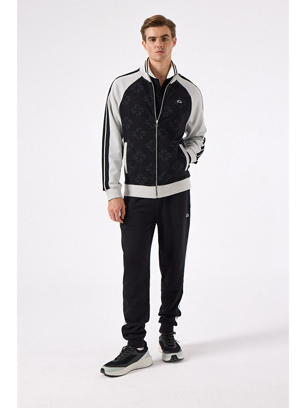 Siyah Logolu Pamuk Karışımlı Regular Fit Dik Yaka Fermuarlı Sweat 5SM1357-BK-1