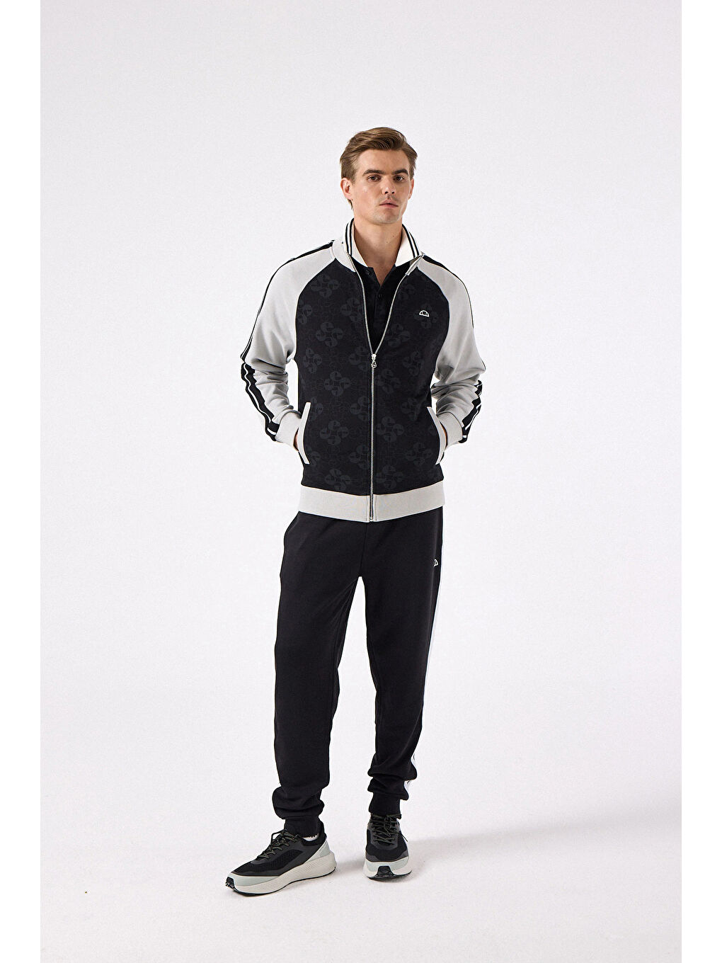 Siyah Logolu Pamuk Karışımlı Regular Fit Dik Yaka Fermuarlı Sweat 5SM1357-BK-2