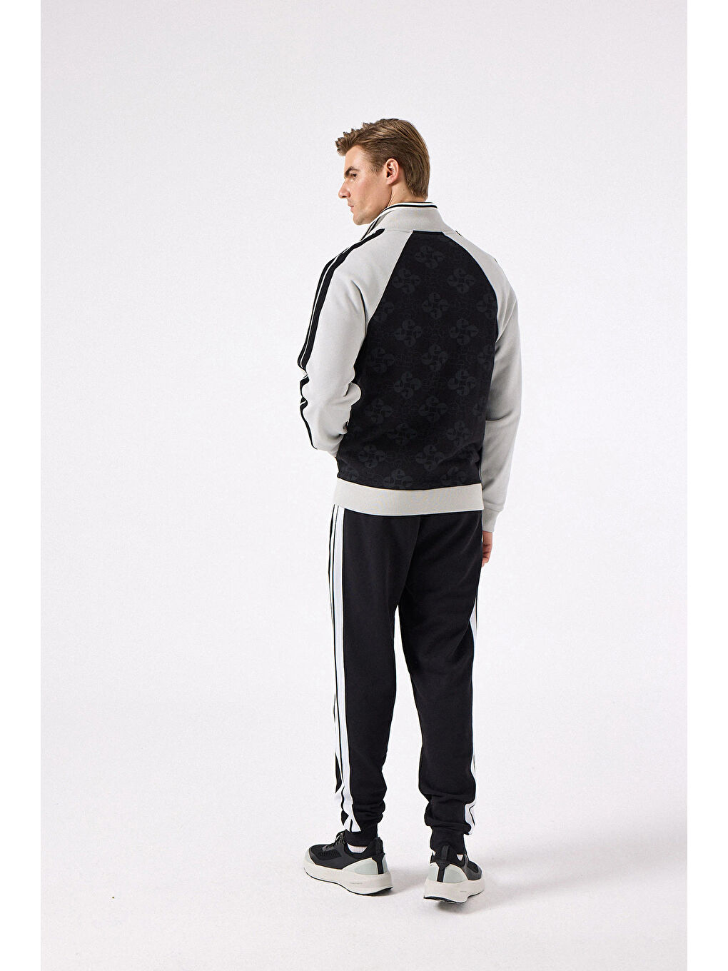 Siyah Logolu Pamuk Karışımlı Regular Fit Dik Yaka Fermuarlı Sweat 5SM1357-BK-3