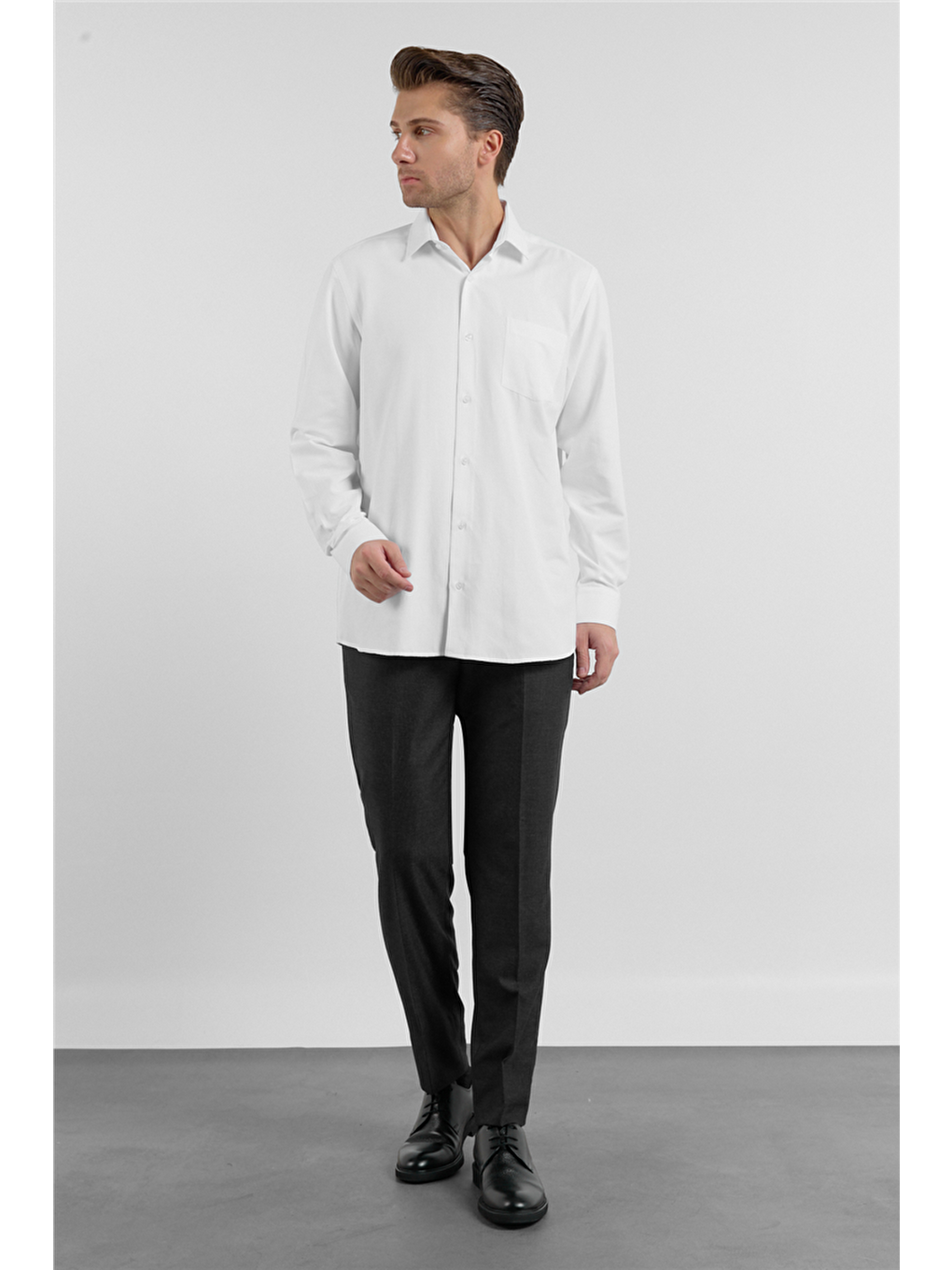 Beyaz Sert Yaka Uzun Kol Cepli Comfort Fit Pamuklu Gömlek 1004255285-1
