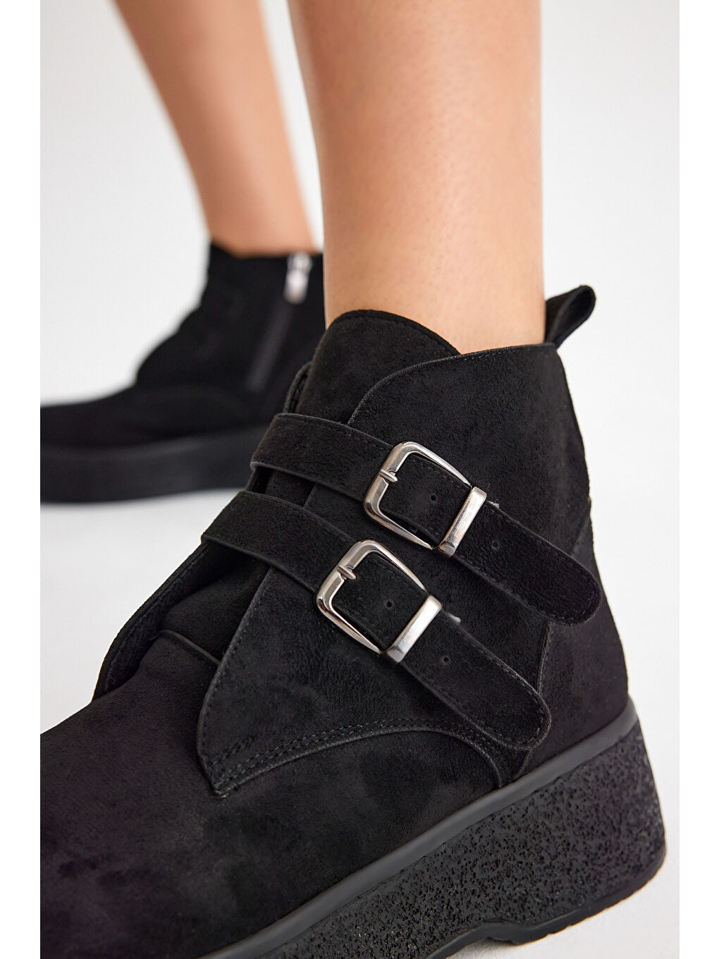 Kadın Siyah Süet Rahat Kalıp Yüksek Taban Çift Tokalı Fermuarlı Bot-1