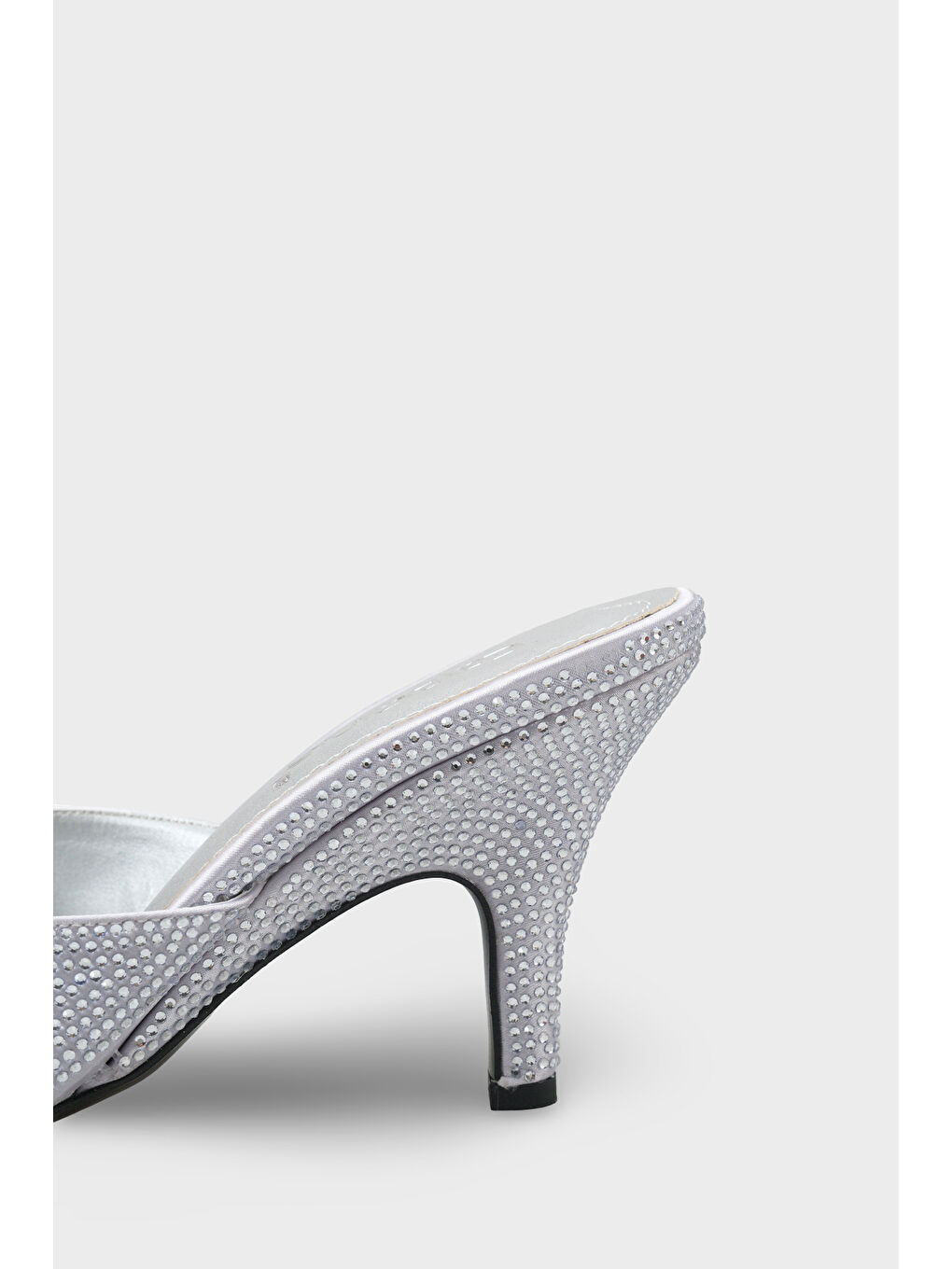 Gri Lenore Taşlı Feta Dolgu Orta Topuklu Saten Kadın Terlik-3