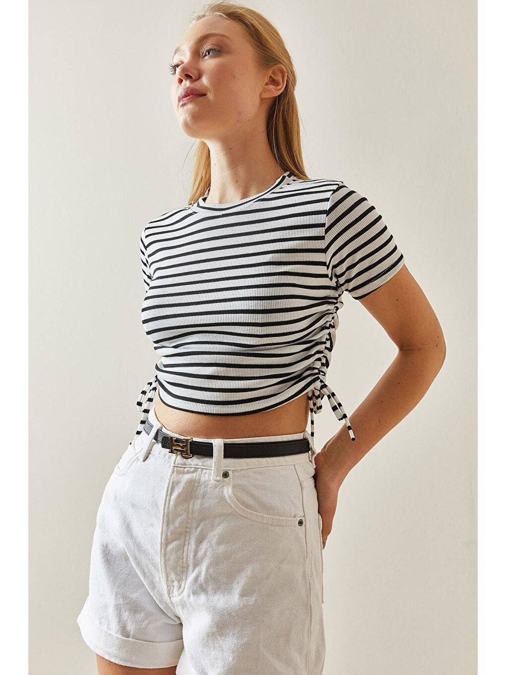 Beyaz Bisiklet Yaka Çizgili & Büzgülü Kaşkorse Tişört 4KXK1-47902-01-2