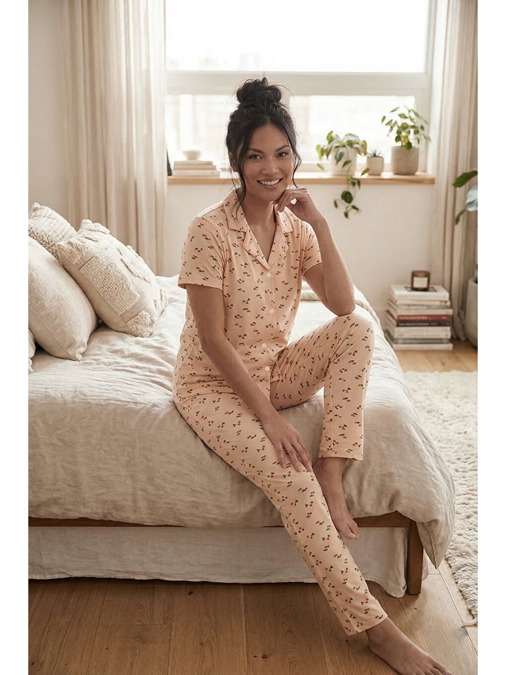 Pembe Desenli Yumuşak Dokulu Regular Fit Düğmeli Kısa Kollu Kadın Pijama Takımı 65750101Y