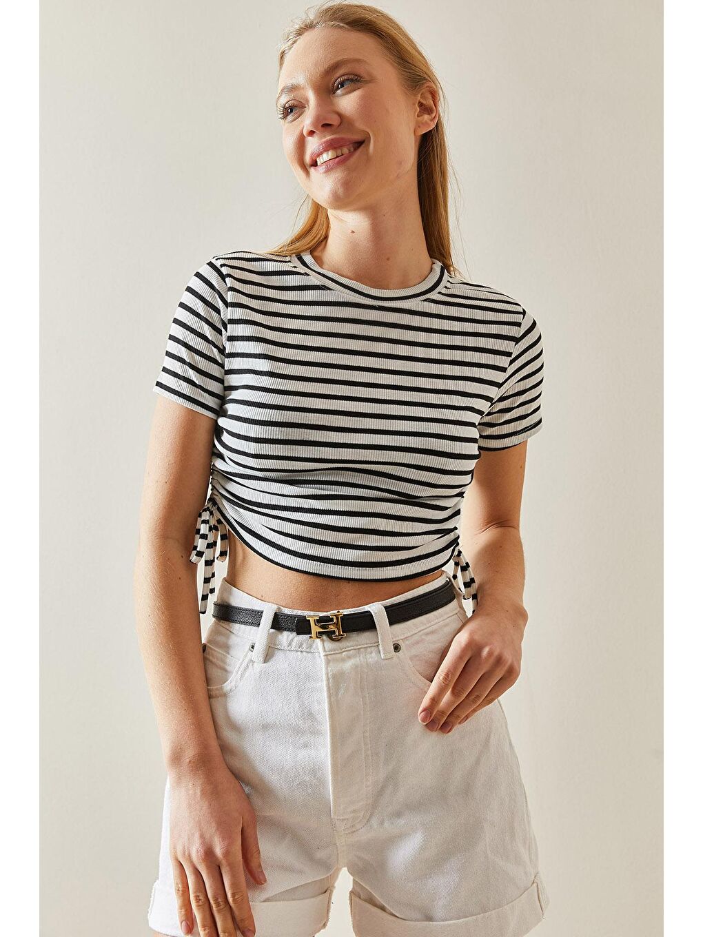 Beyaz Bisiklet Yaka Çizgili & Büzgülü Kaşkorse Tişört 4KXK1-47902-01-3