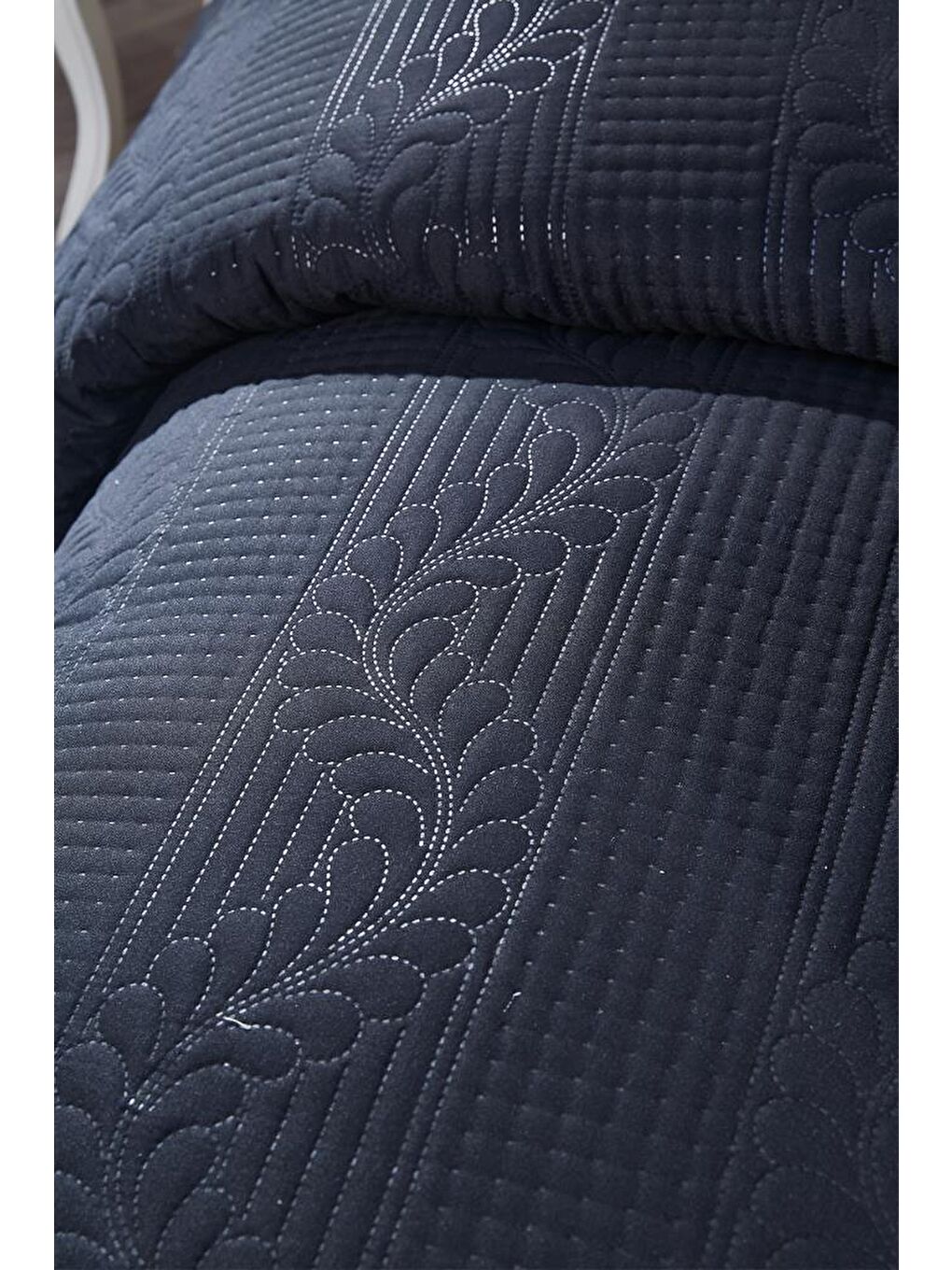 Ultrasonik Kapitoneli Sena Çift Kişilik Yatak Örtüsü Siyah-1