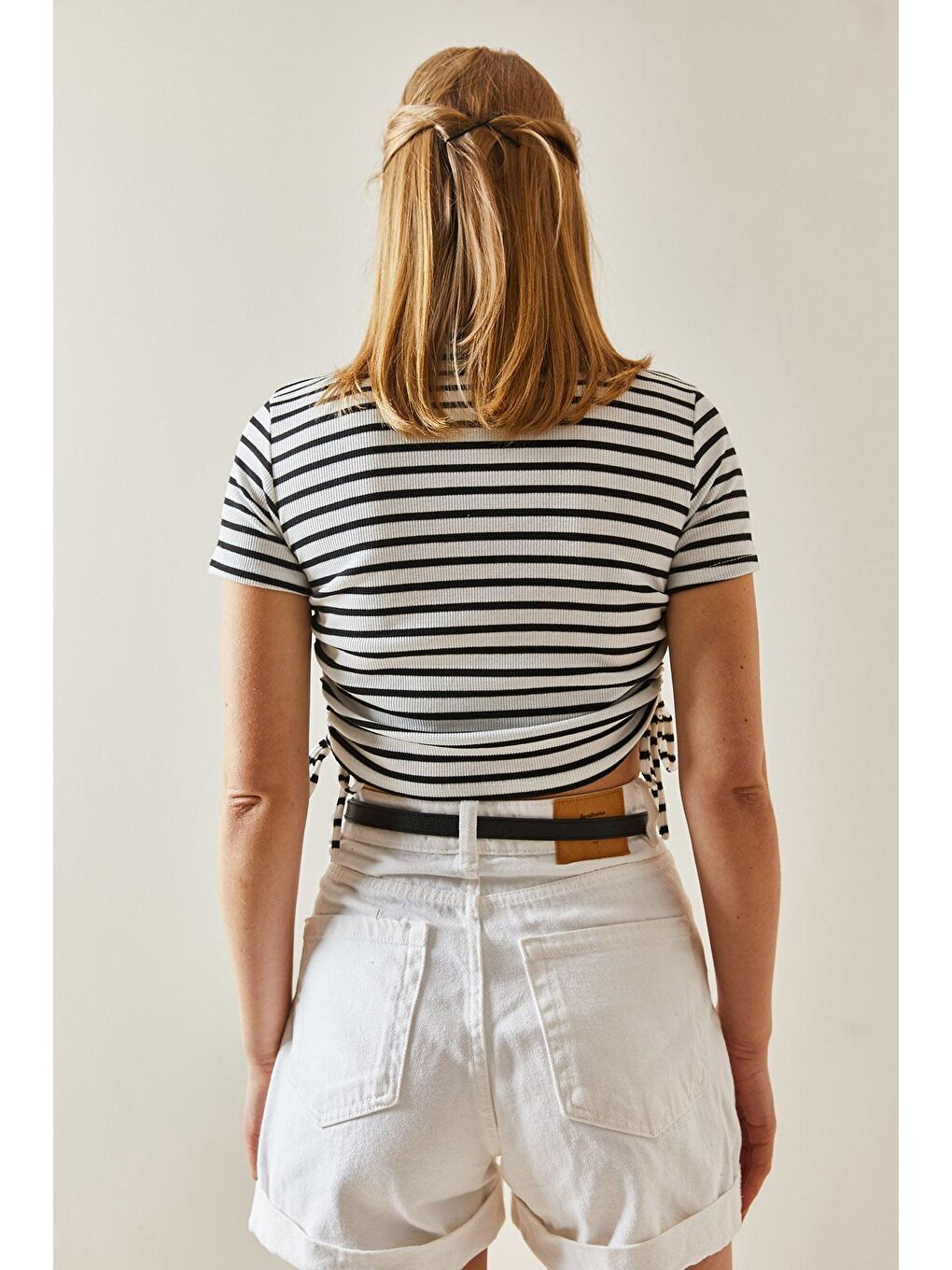 Beyaz Bisiklet Yaka Çizgili & Büzgülü Kaşkorse Tişört 4KXK1-47902-01-4
