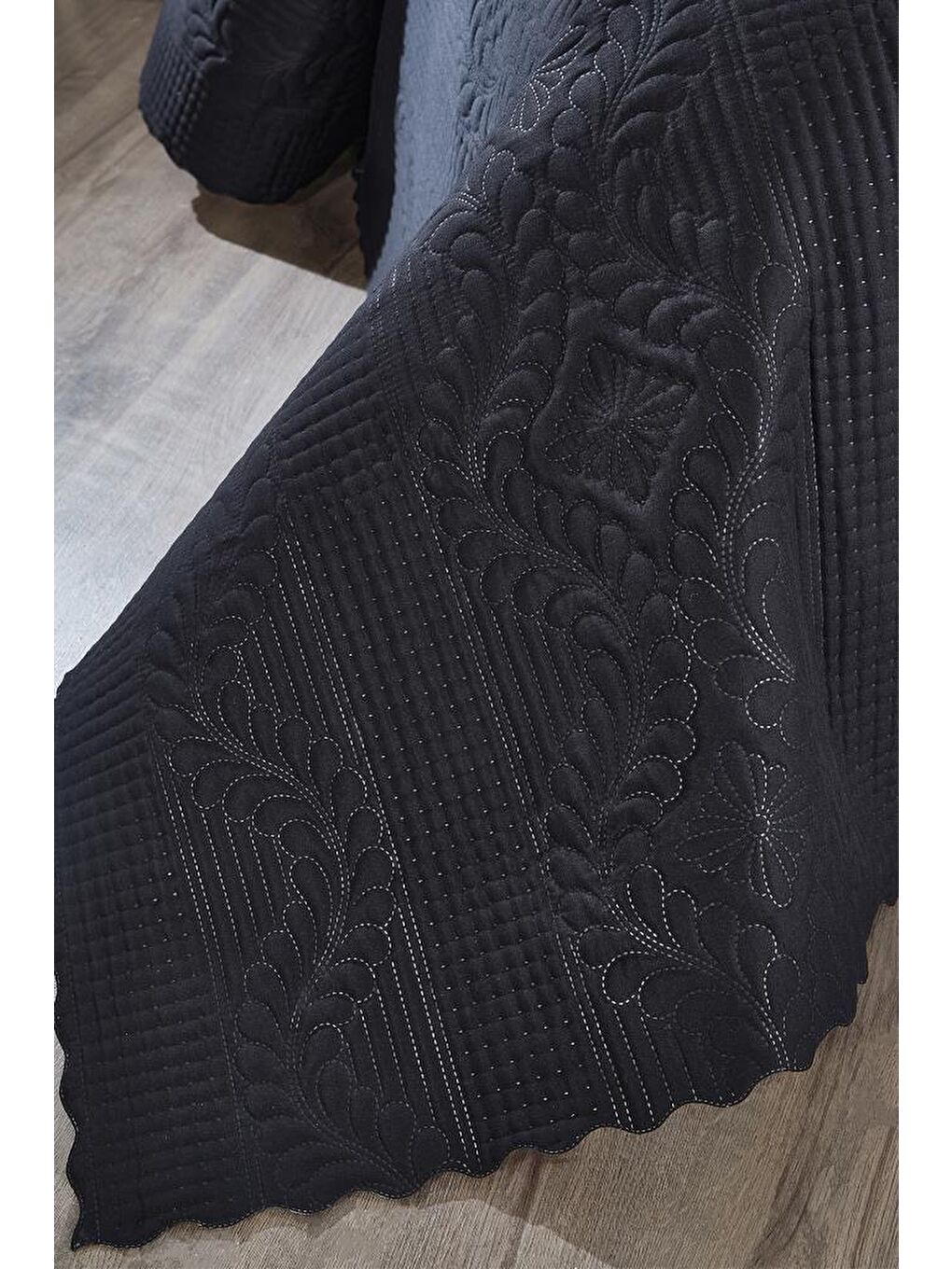 Ultrasonik Kapitoneli Sena Çift Kişilik Yatak Örtüsü Siyah-2