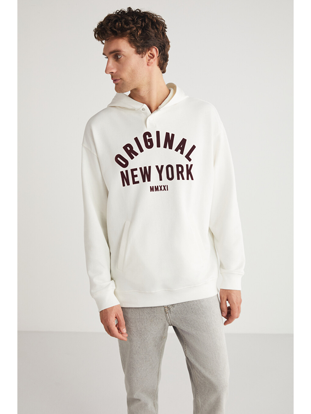Aleksı Erkek Kapüşonlu Çıtçıt Detaylı Kanguru Cepli Baskılı Ekru Sweatshirt-1