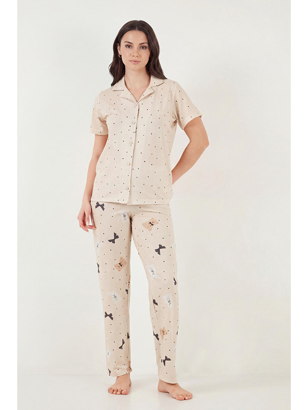 Bej Desenli Normal Kalıp Düğmeli Kısa Kollu Yumuşak Dokulu Pijama Takımı 65770110-1