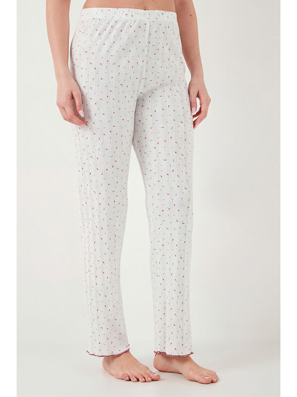 Beyaz Pamuklu Regular Fit Bisiklet Yaka Kısa Kollu Desenli Rahat Pijama Takımı 65770753-3