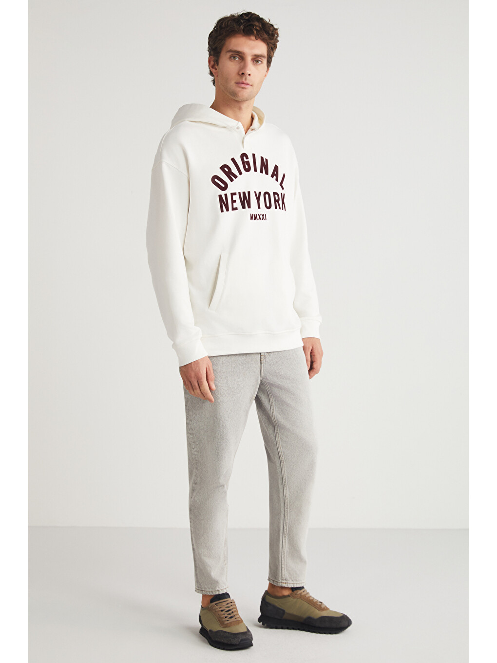 Aleksı Erkek Kapüşonlu Çıtçıt Detaylı Kanguru Cepli Baskılı Ekru Sweatshirt-2