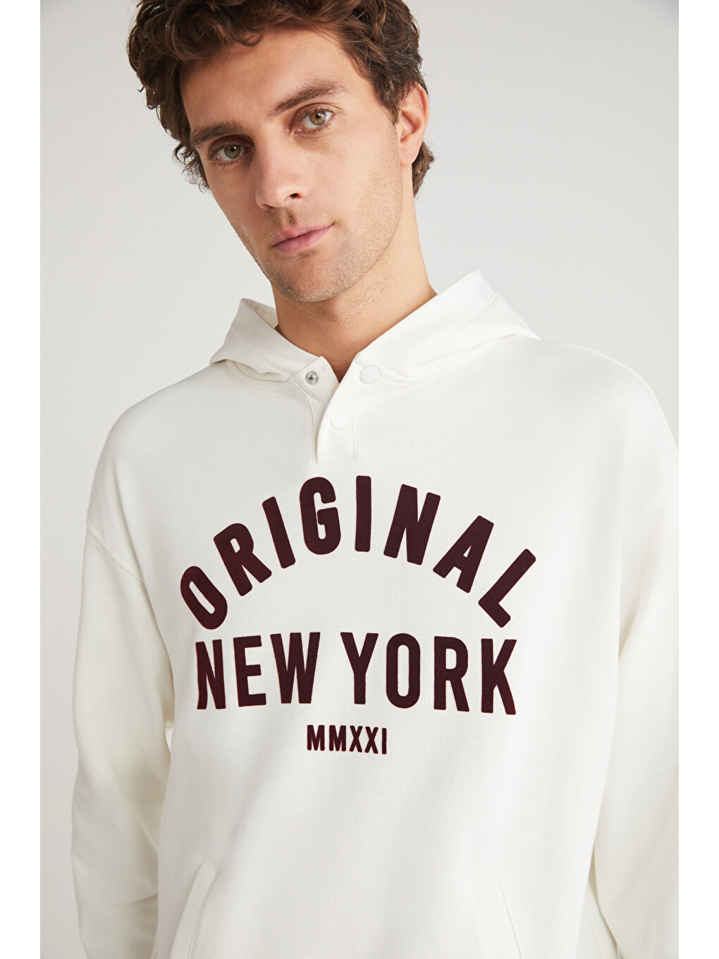 Aleksı Erkek Kapüşonlu Çıtçıt Detaylı Kanguru Cepli Baskılı Ekru Sweatshirt-3