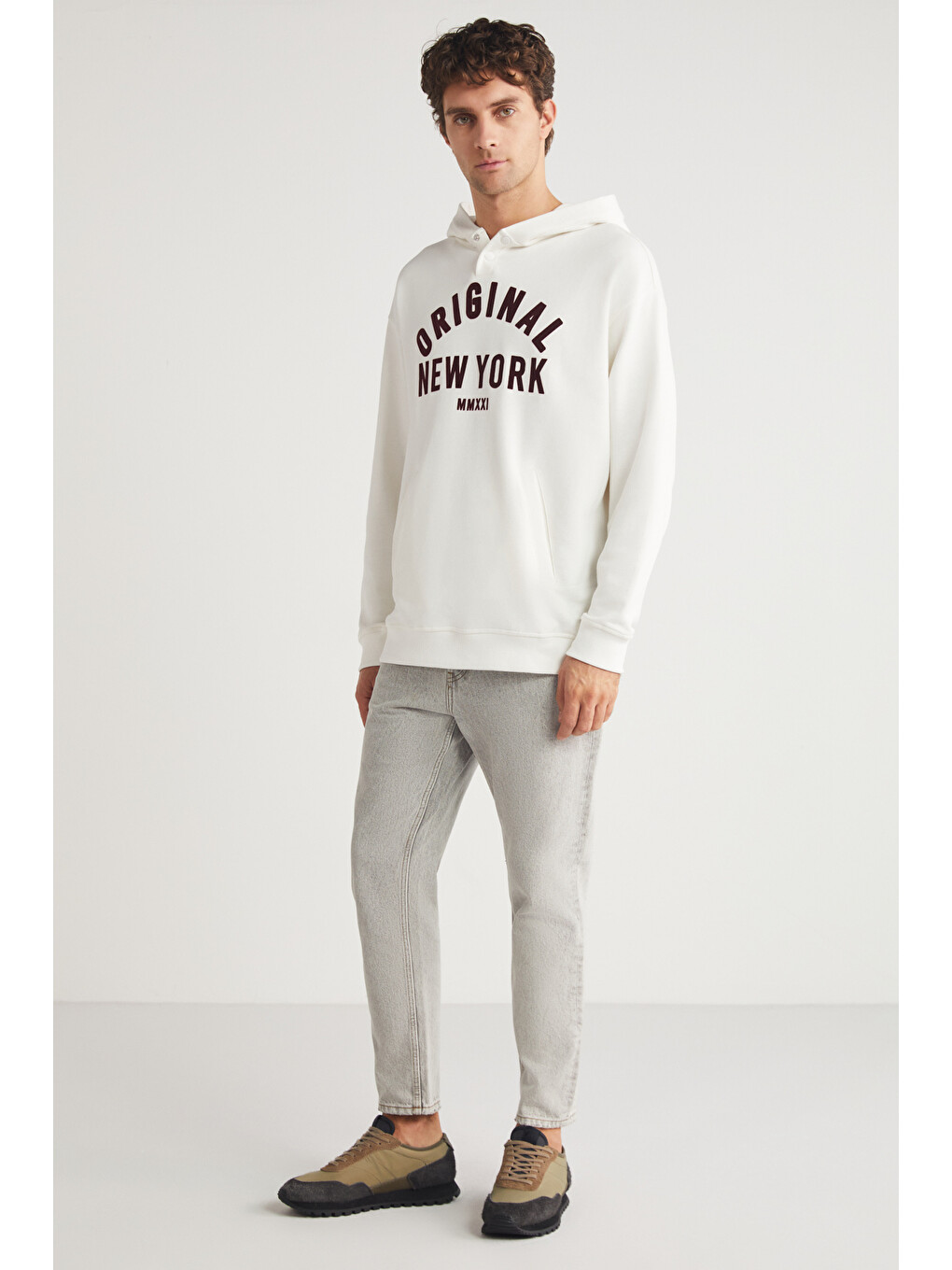 Aleksı Erkek Kapüşonlu Çıtçıt Detaylı Kanguru Cepli Baskılı Ekru Sweatshirt-4